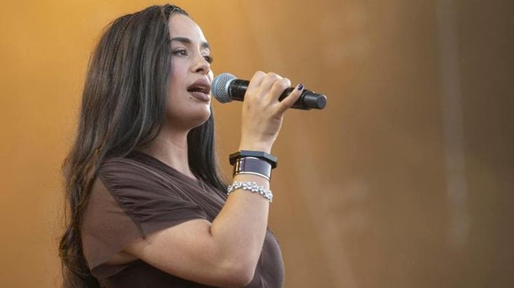 Jorja Smith, un labirinto di allegre sonorità. La recensione