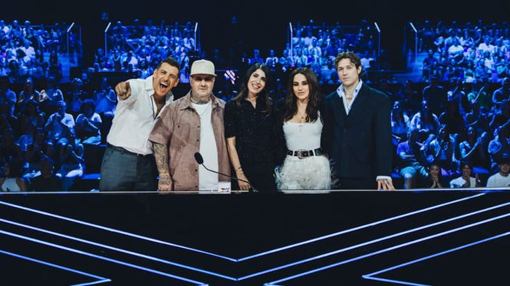 X Factor, via ai live: in due aggrappati agli X Pass di Giorgia. Mengoni ospite con set inedito