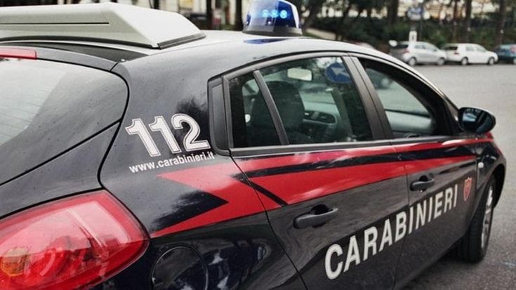 Lite per una ragazza, giovane di 25 anni gambizzato in viale Toscana a Rozzano: aggressore in fuga