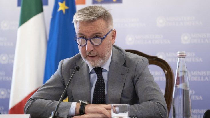 L’effetto della guerra in Ucraina: l’Italia aumenterà le spese militari