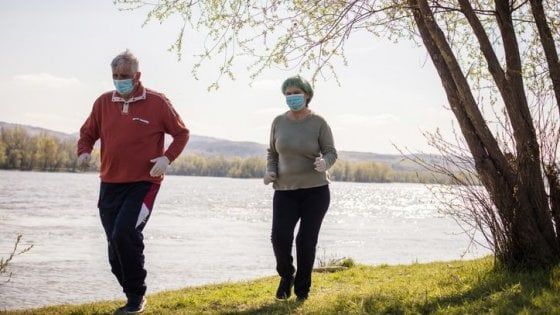 Gli anziani e il Covid-19: dieta e stili di vita per difendersi