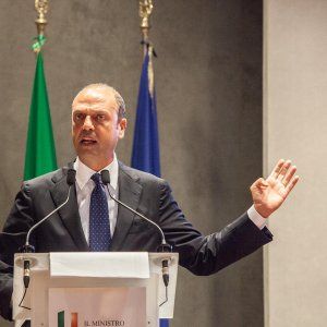 Angelino Alfano: "Un disegno per far cadere noi e il governo. Al voto da soli"