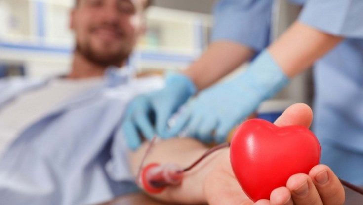Genova, per la giornata dei donatori di sangue in campo lo Spiderman Matteo Villardita e l'attrice Carla Signoris