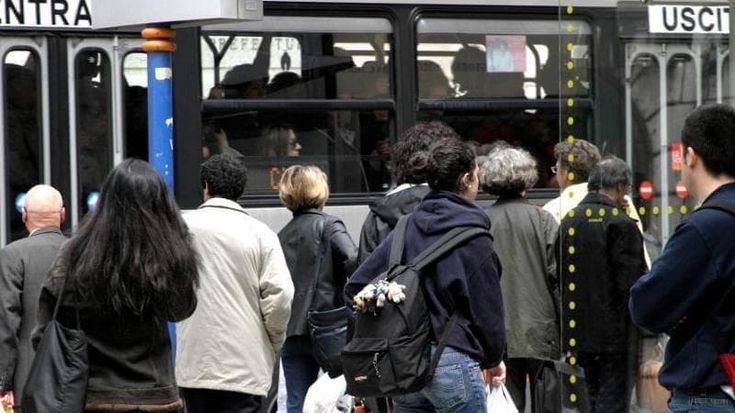 Treni urbani gratis a Genova: ancora tutto fermo in attesa del verdetto dell’Università. Volano gli abbonamenti Amt