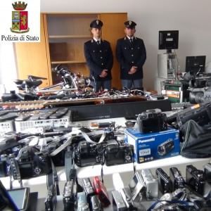 Pregavano Allah perché la refurtiva fosse abbondante, in cella banda di ladri devoti algerini
