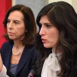 Torino, la maggioranza 5 Stelle perde pezzi: via un altro consigliere, ora Appendino è in bilico