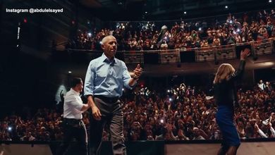 Detroit, Barack Obama ripete il "mic the drop": l'iconico gesto al comizio per Abdul El-Sayed