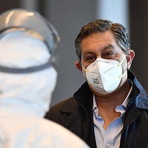 Toti: "Le regioni vogliono riaprire i negozi l'11 maggio"