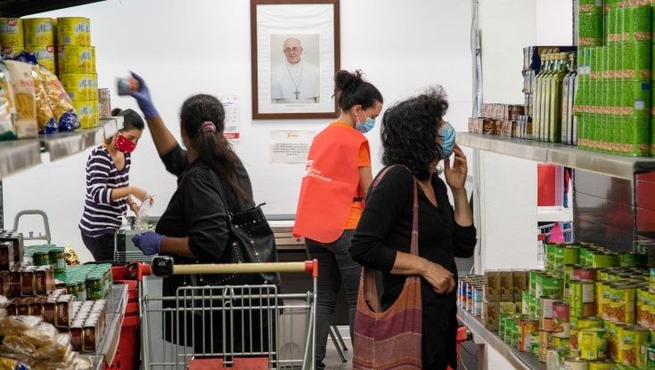 Coronavirus, il direttore di Caritas ambrosiana: "Quanta povertà, la seconda ondata è una mazzata: per fortuna Milano è generosa"