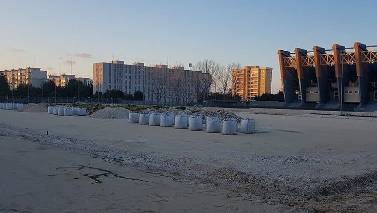 Bari, dopo i furti nel cantiere riprendono i lavori al campo Mirko Variato di Japigia: "Vogliamo finire entro settembre"