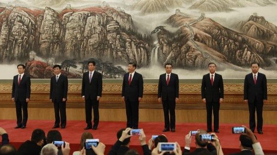 Cina, Xi rieletto per altri 5 anni a capo del Pcc: leadership resta a sette, manca 'erede'