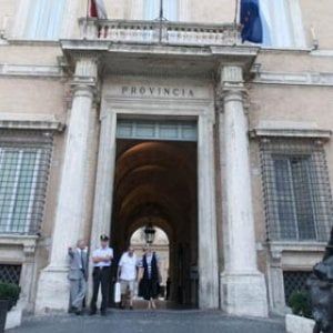 Riecco le Province. Cento carrozzoni da 5 miliardi di euro l'anno, tutti sull'orlo del dissesto. E ora da rifinanziare per strade e scuole