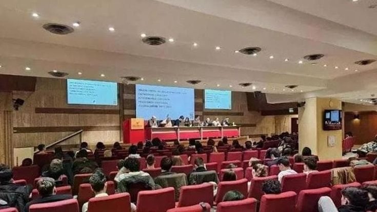 Consulta, blitz degli studenti di destra: cancellata la parola “antifascismo”