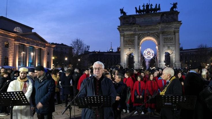 Dieci religioni al braciere olimpico per chiedere la pace: “Dai Giochi un messaggio di fratellanza”