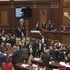 Armenia, urla e spintoni in parlamento: maxi rissa tra opposizione e maggioranza