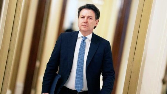 Coronavirus, Conte per la prima volta in Lombardia. A Milano dice: "Non ci sono condizioni per tornare alla normalità"