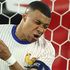 Mbappé, niente operazione dopo la frattura al naso. Come sta la stella della Francia e quante partite salterà