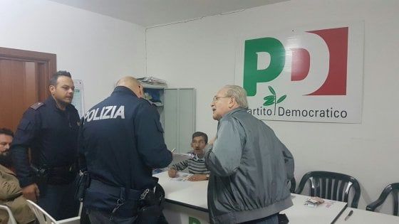 Pd, a Canosa il segretario nega la tessera all'ex sindaco La Salvia: nel circolo arriva la polizia