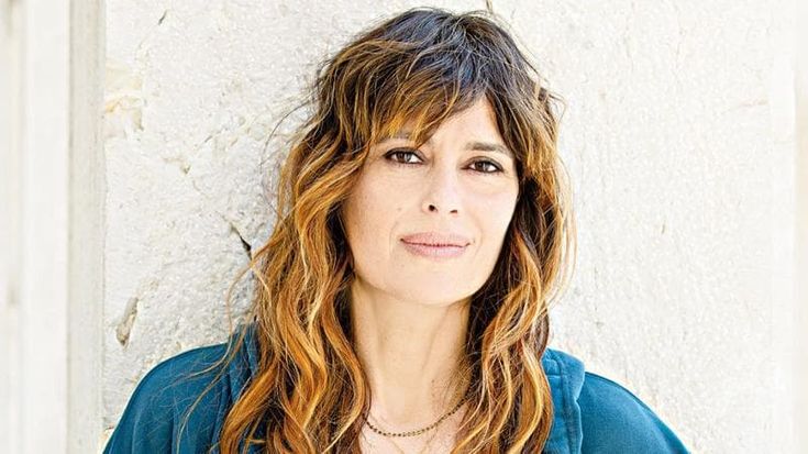 Claudia Pandolfi: “La mia famiglia mi ha insegnato a cadere, rialzarmi e stare bene davvero”