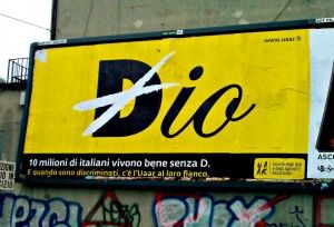 "Possiamo vivere senza la D":<br />la nuova campagna degli atei