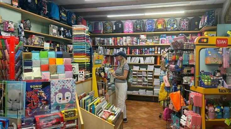 Ritorno a scuola: tra zaino, diario e dispositivi il kit per gli alunni milanesi costa il 7% in più