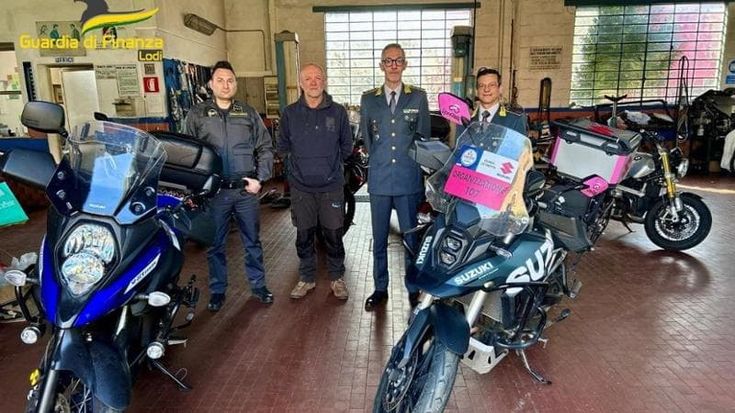 Rubano una moto “vedetta” della Milano-Sanremo, presi mentre fuggono: nel deposito altri otto mezzi