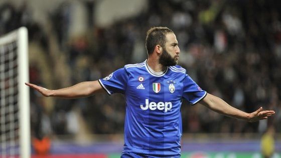 Monaco-Juventus 0-2: doppietta di Higuain, la finale è vicina