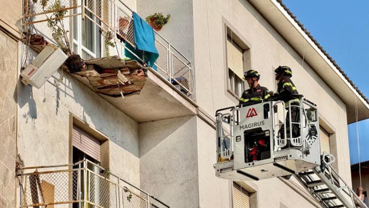 Morta nel crollo del balcone a Livorno, indagato l’amministratore di condominio