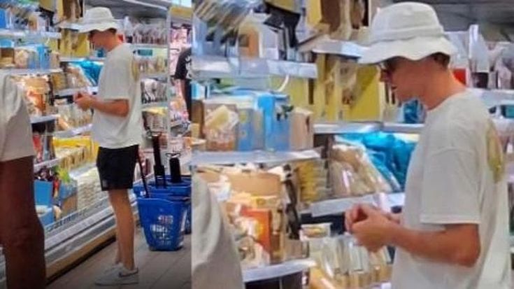 Sinner fa la spesa in un discount in Sardegna: la foto al banco formaggi