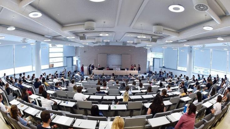 Cassoni: “Le donne devono ancora sfondare il soffitto di cristallo anche all’Università”