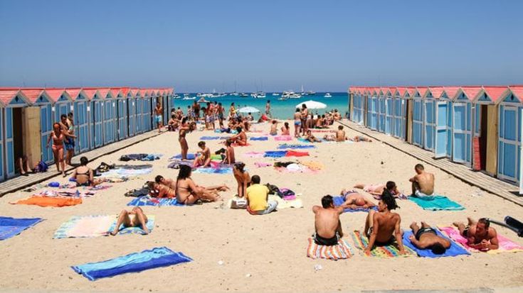 Nostalgia capanna, un sit-in a Mondello contro l’abolizione
