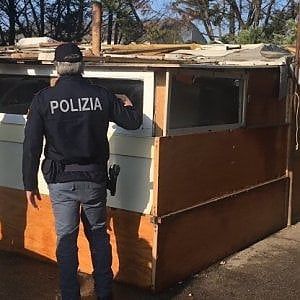 Foggia, facevano prostituire ragazze minorenni e volevano vendere un neonato: sei fermi