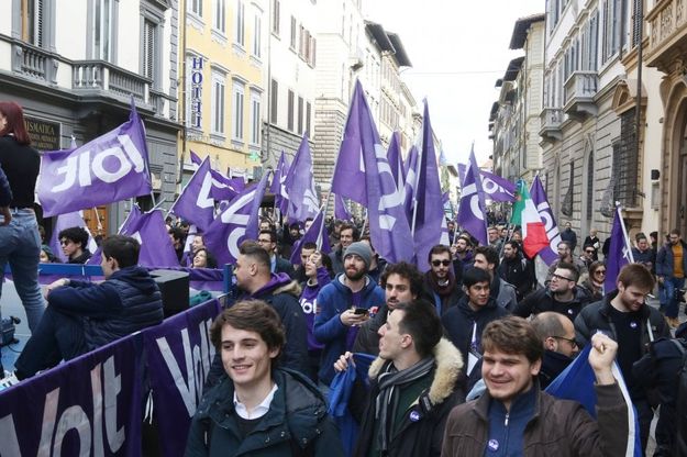 Volt: i ragazzi dell'Europa in corteo a Firenze, oggi la raccolta firme 