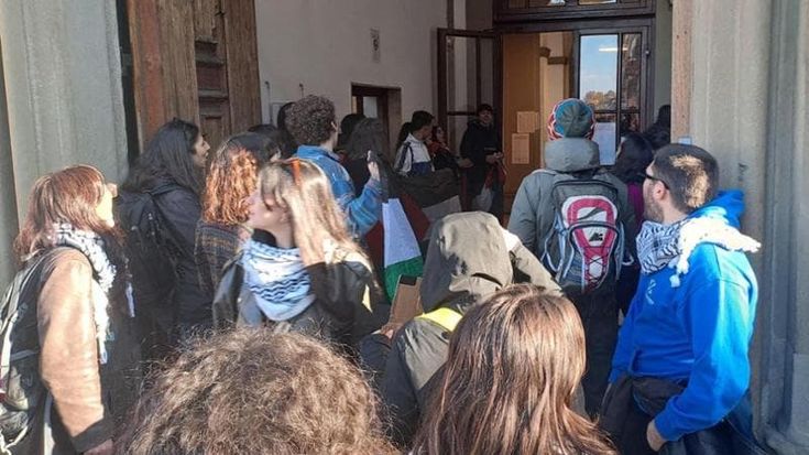 Firenze, studentessa di 17 anni segnalata ai servizi sociali perché partecipa a una manifestazione