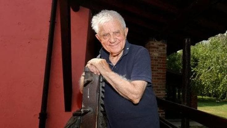 Scuola, la lettera aperta di don Mazzi: "Cari ragazzi, salvatevi da soli: costringete gli adulti a far lezione fino a sera"