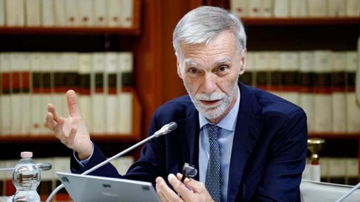Manovra, nuovo pasticcio: governo corregge la norma sul dialogo nelle università. Poi il dietrofront