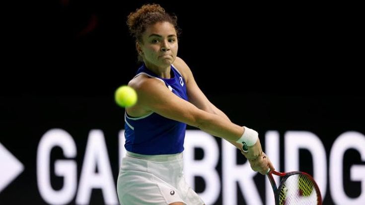Billie Jean King Cup, Jasmine Paolini ko con Swiatek: Italia-Polonia 1-1, doppio decisivo