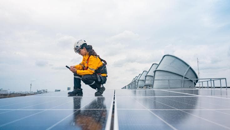 Energia: per gli italiani rinnovabili al top, più dubbi su auto elettriche e cleantech