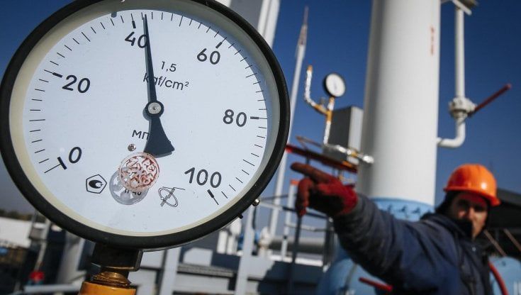 Gas, ecco il piano di risparmi del governo. La tassa sugli extraprofitti salirà