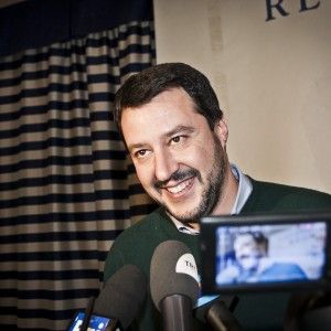"Secessione addio, difendiamo i confini". La carica della Lega di Salvini l&rsquo;identitario