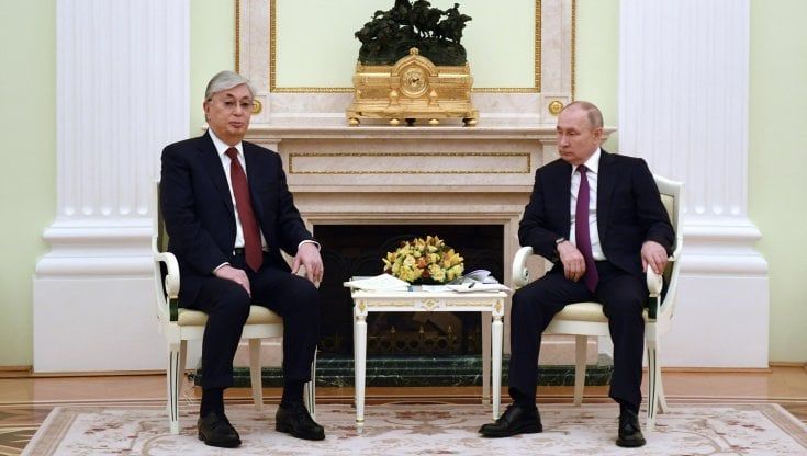 Il Kazakhstan tra Mosca e l'Occidente: il presidente Tokaev da Putin e Macron. L'ombra di una "soluzione ucraina"