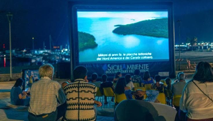 Cinema e ambiente a San Vito: film tra spiaggia e giardini