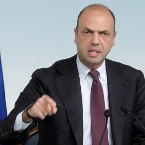  Migranti, Alfano: "Finalmente Bruxelles fa un passo avanti, ma la Libia instabile resta il vero problema"