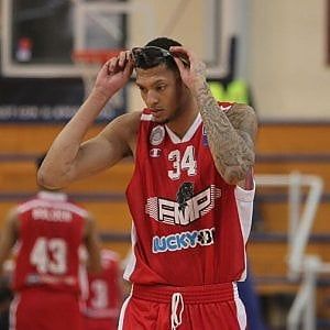 Basket, dalla sindrome di Marfan al canestro: la storia di Isaiah Austin