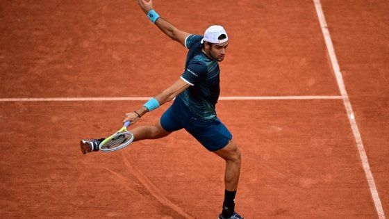 Tennis, Roland Garros: tutto facile per Berrettini e Djokovic. Al secondo turno nove italiani
