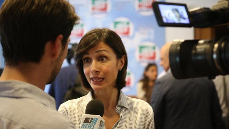 Covid, Carfagna: "Nelle piazze i professionisti della rivolta ma anche tanta angoscia"