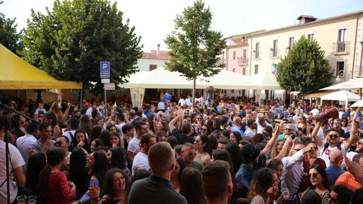 Stand e convegni alla Sagra del porcino