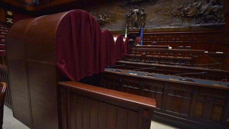 Quirinale, ecco le regole anti-Covid per il voto: confermati i "catafalchi", ma senza tendina