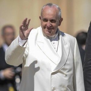 Cinquanta euro e un biglietto di auguri: il regalo del Papa ai senzatetto
