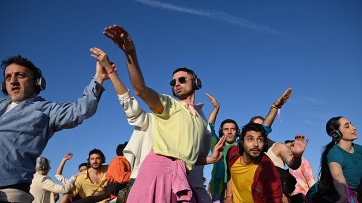 Napoli, silent dance sul lungomare